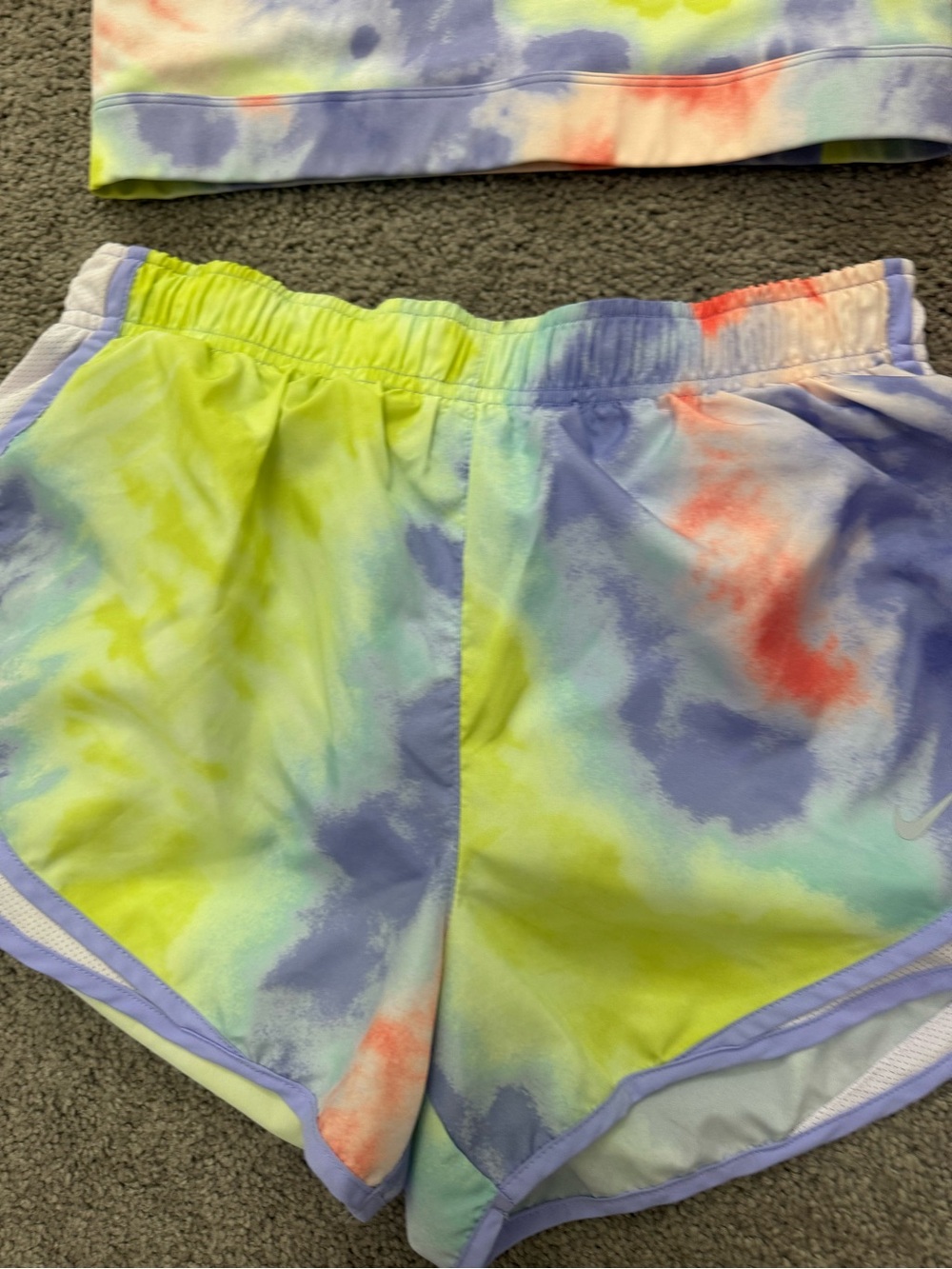 Women’s Sz M-L Nike Tie-Dye Active Set in Neon Green, Lavender & Coral - Picture 5 of 6